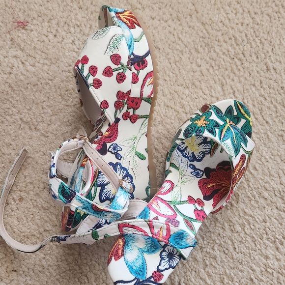 Floral Wedge Heel Sandals - Picture 2 of 3